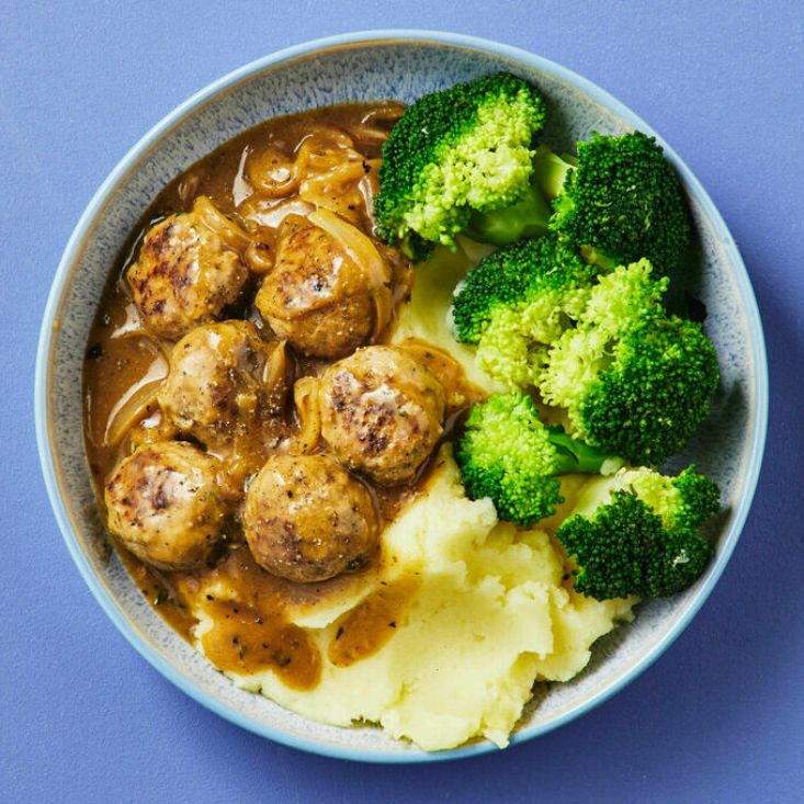 Meatballs with Mashed Potatoes and Broccoli