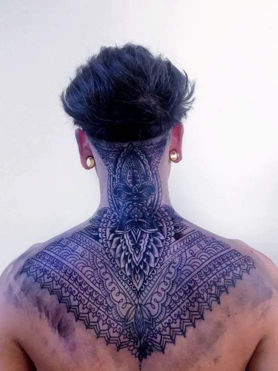 Tattoo on the back of the Nape: Understated but impactful