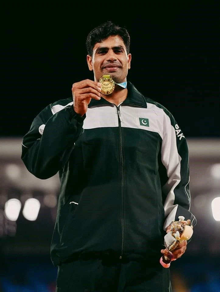 arshad nadeem olympic javelin champion
